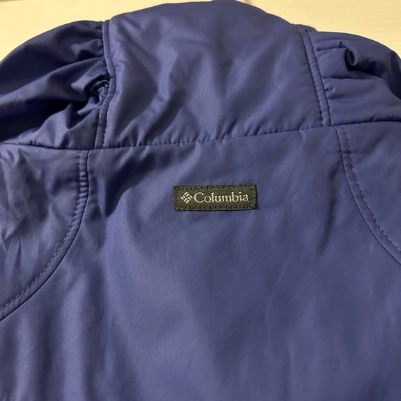 *Women’s Columbia, fleece lined, water resistant vest. - Picture 5 of 7